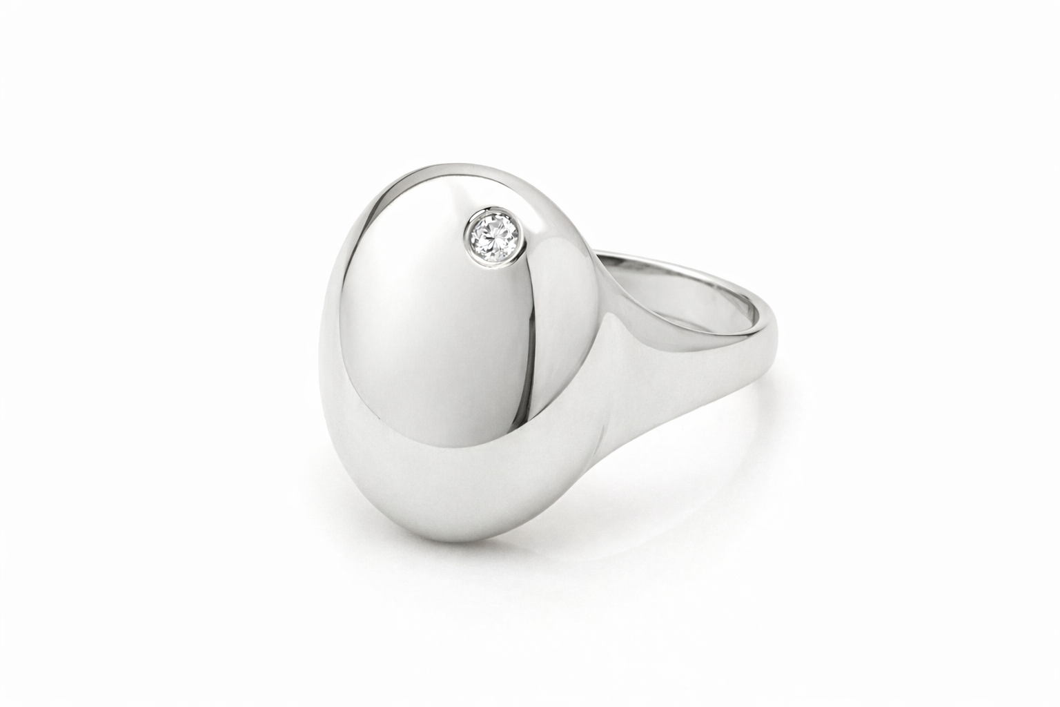 Anel Oval com Pedra Redonda